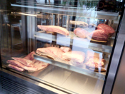 【週4~OK!高時給1,100円スタート】老舗精肉店での販売のお仕事♪女性スタッフ多数活躍中です!